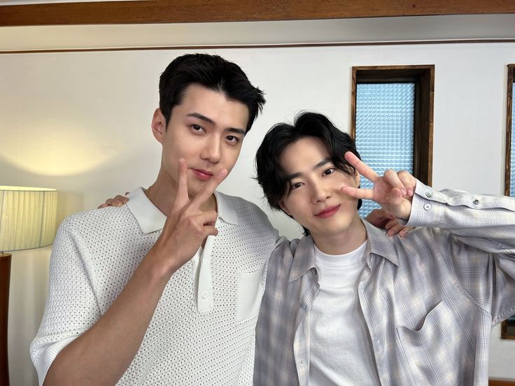 SUHO talked about SEHUN's return on Bubble 🫧:

“Sehun’s military discharge 🍾”
“ㅋㅋㅋㅋ I’m curious what he’ll look like.”

#EXO #SUHO #SEHUN <a href="/weareoneEXO/">EXO</a>