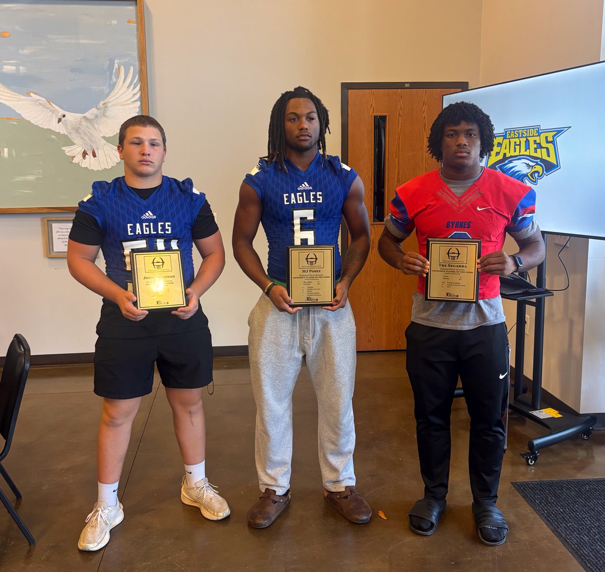 Congratulations to these Greer TD Club Players of the Week! 🏈

Offensive Player of the Week: Tre’ Segarra, Byrnes 🗡️

Defensive Player of the Week: MJ Posey, Eastside 🦅

Lineman of the Week: John Donovan, Eastside 🦅