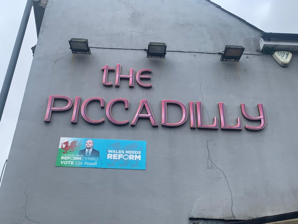 LlyrPowell's tweet image. Thank you to The Dynevor Arms in Nelson, and The Piccadilly in Caerphilly town for putting up a few of our boards! 🏴󠁧󠁢󠁷󠁬󠁳󠁿

If I am elected, I will always stand up for local businesses and back local pubs.

🫵 If you would like a board, visit our campaign shop in Caerphilly.