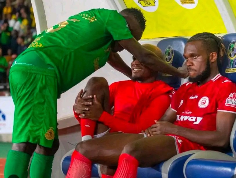 Hapa ukiangalia zimbwe jr alikua anamwambia nn mchezaji wa Simba?

Zaidi ya kusema Simba viongozi wake wahuni tuuh!?!🤣🤣