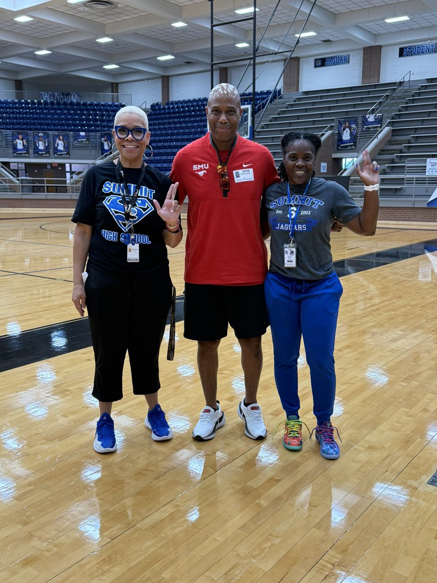 SummitGBB's tweet image. Big thanks to the college coaches pulling up to check out our girls! 🔥
They’ve been working — and it’s showing. Appreciate y’all coming through!🫶🏾
#RecruitTheJags #AllIn #NextLevelWork
 @SMUWBB @TrinityValleyCC 
@MeanGreenWBB 
@MISDathletics
