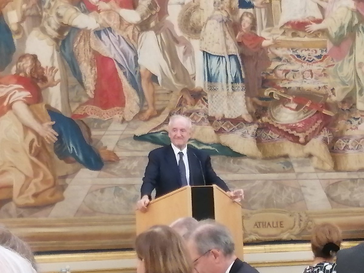 Soirée-Débat passionnante Lundi 15/09 avec #HubertVedrine qui nous à fait part de son analyse sur l'avenir de l'Europe et du monde. Evènement organisé par le #CercledesNouveauxMondes dans le cadre prestigieux du #CercleInterralié.