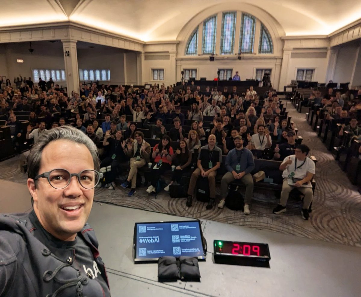 jason_mayes's tweet image. View from the stage at #CascadiaJS today to kick off the event! Look forward to meeting you all throughout the rest of the day - do come find me or drop a message if you want to nerd out while I'm in town. I look forward to seeing what you all create with #WebAI this year!