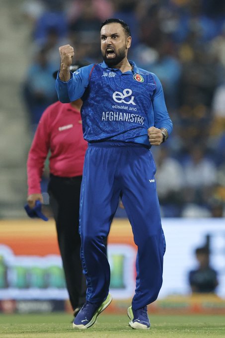 President strikes! 👊 Mohammad Nabi now delivers with the ball in hand and removes Kamil Mishara