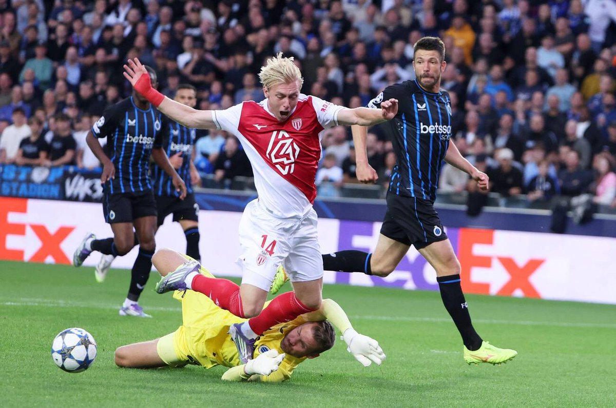 Actufoot_stats's tweet image. Simon Mignolet a subi 16 blessures au cours de sa carrière depuis Octobre 2011. #CLUASM