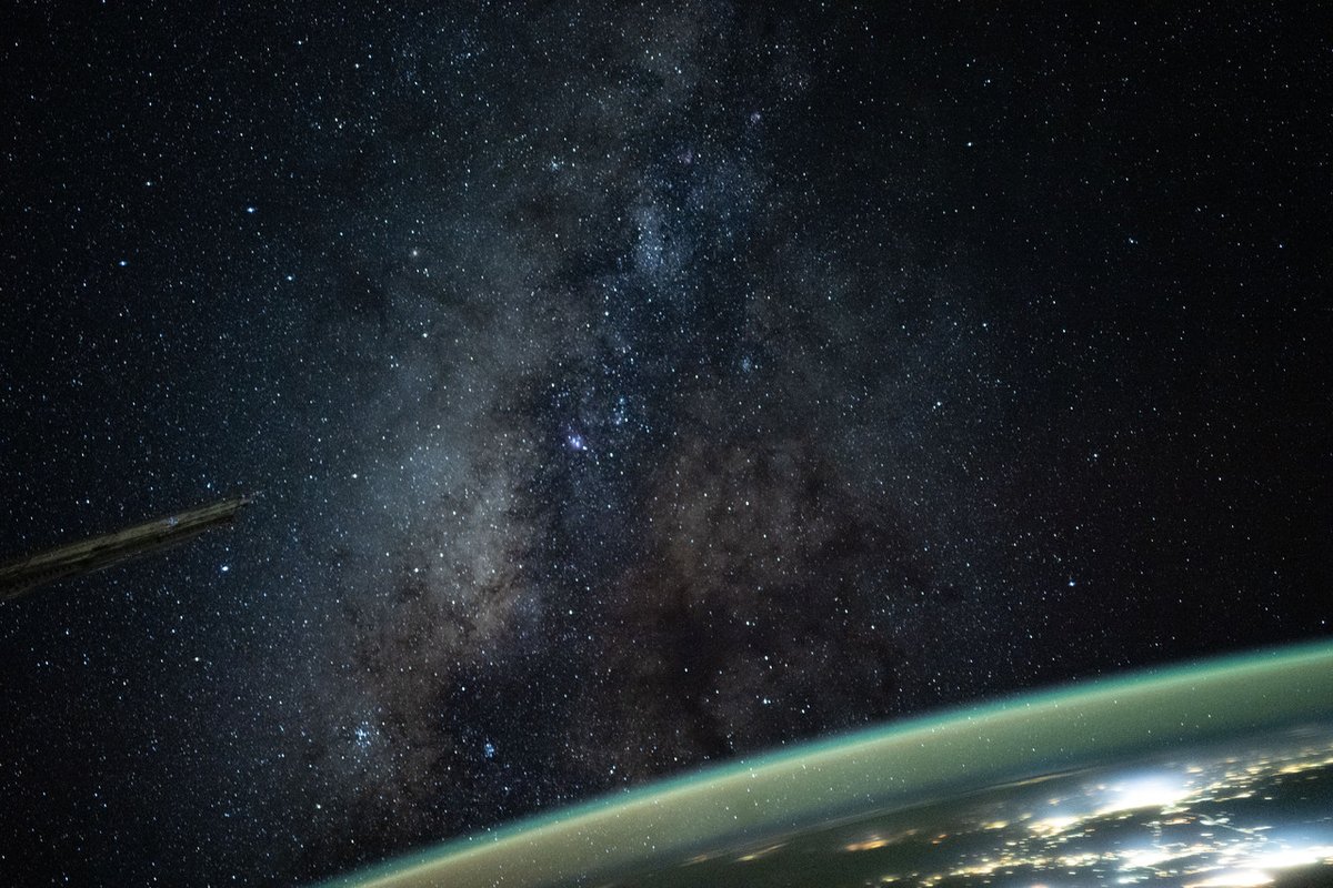 IAmJenniferDior's tweet photo. Milky Way Views via NASA https://t.co/NzuuJkkPkI https://t.co/F1atDVvNYZ