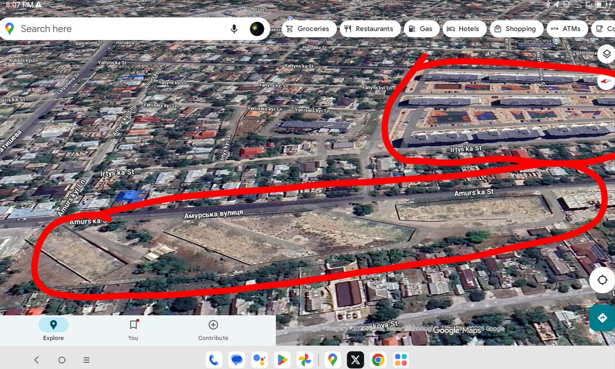 antonio_returns's tweet photo. Google обновил карту Мариуполя, теперь весь мир может посмотреть масштабы сотвореного пиздеца. Вверху обвел потемкинский квартал новостроя 4х этажек которые крутят по пропагандТВ а внизу контуры уничтоженых 9этажек которых вывезли на свалку вместе с трупами https://t.co/tRXCa0OaRw
