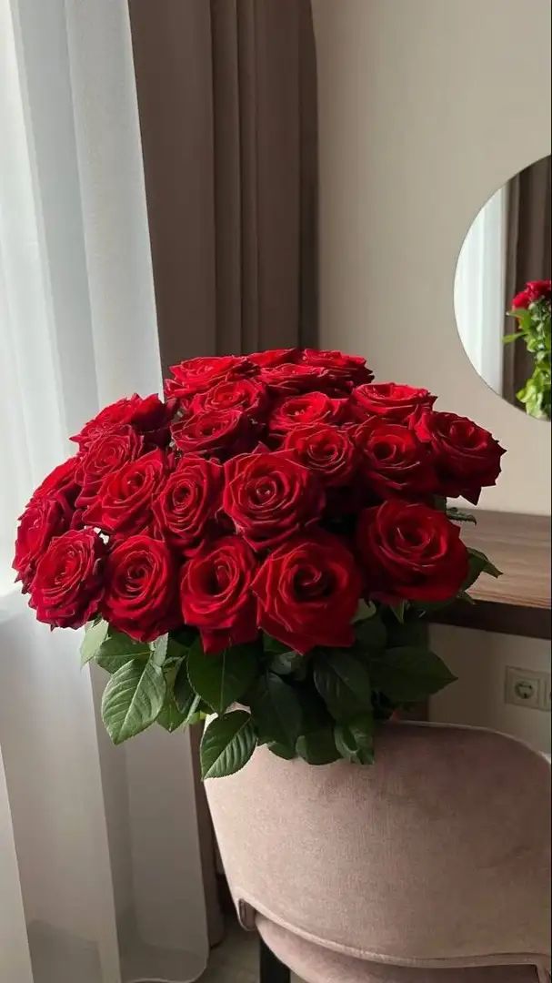 السلام عليكم 
يقول 

لاترتجي البسمه ورى الخاطر العمس

قدّر ظروف اللي شكا ضيق  الانفاس

وانا كذا وضعي اذا ضاااااقت النفس

دايم اقابل الوحده واجنب عن الناس

ما. اعرف ازيف واقعي واظهر العكس

تكشف ملامح نظرتي خاطري الياس

#مساء_الخير_والسعاده_للجميع
#مساء_الخير
#حرف_شاعر 
⁧