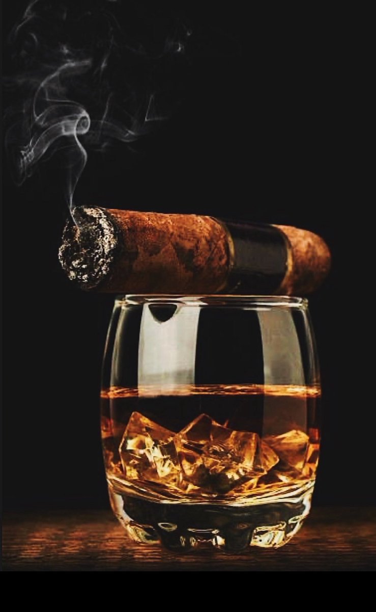 Some moments ask for nothing but their own calm.🚬🥃
✒️ — 𝒜 K