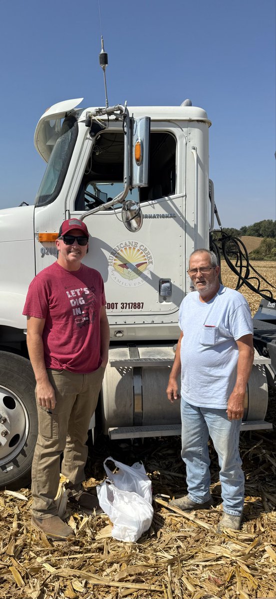 So glad we started Food to Field several years ago! We enjoy brining food to each farmer and their crew as they work around the clock to get the crops out of the field. Farmers will always come first at River Valley AgCredit. #FoodtoField