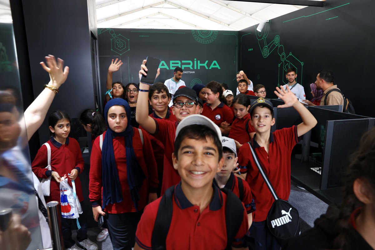 Türkiye’nin Milli Gururu Roketsan, TEKNOFEST İçin Milyonlarla Buluşuyor!

Türkiye’nin roket ve füze üretim merkezi Roketsan, dünyanın en büyük Havacılık, Uzay ve Teknoloji Festivali TEKNOFEST’te, 7’den 70’e milyonlarca teknoloji tutkununa yeni nesil savunma sistemlerini