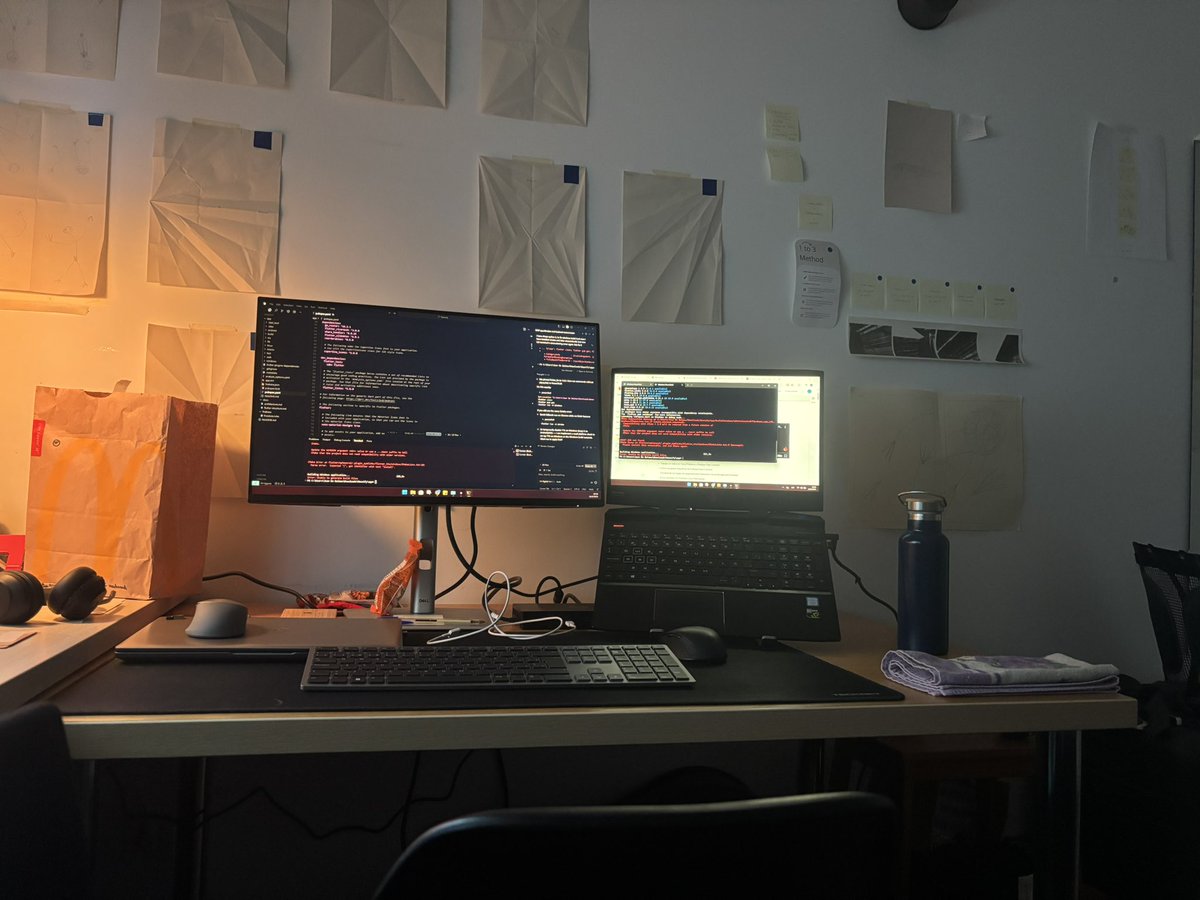 joandedalmau's tweet photo. I just see erros! 
Can figure out a way to build a flutter app. 
What dose my pc need? https://t.co/7nYdNHYmOe