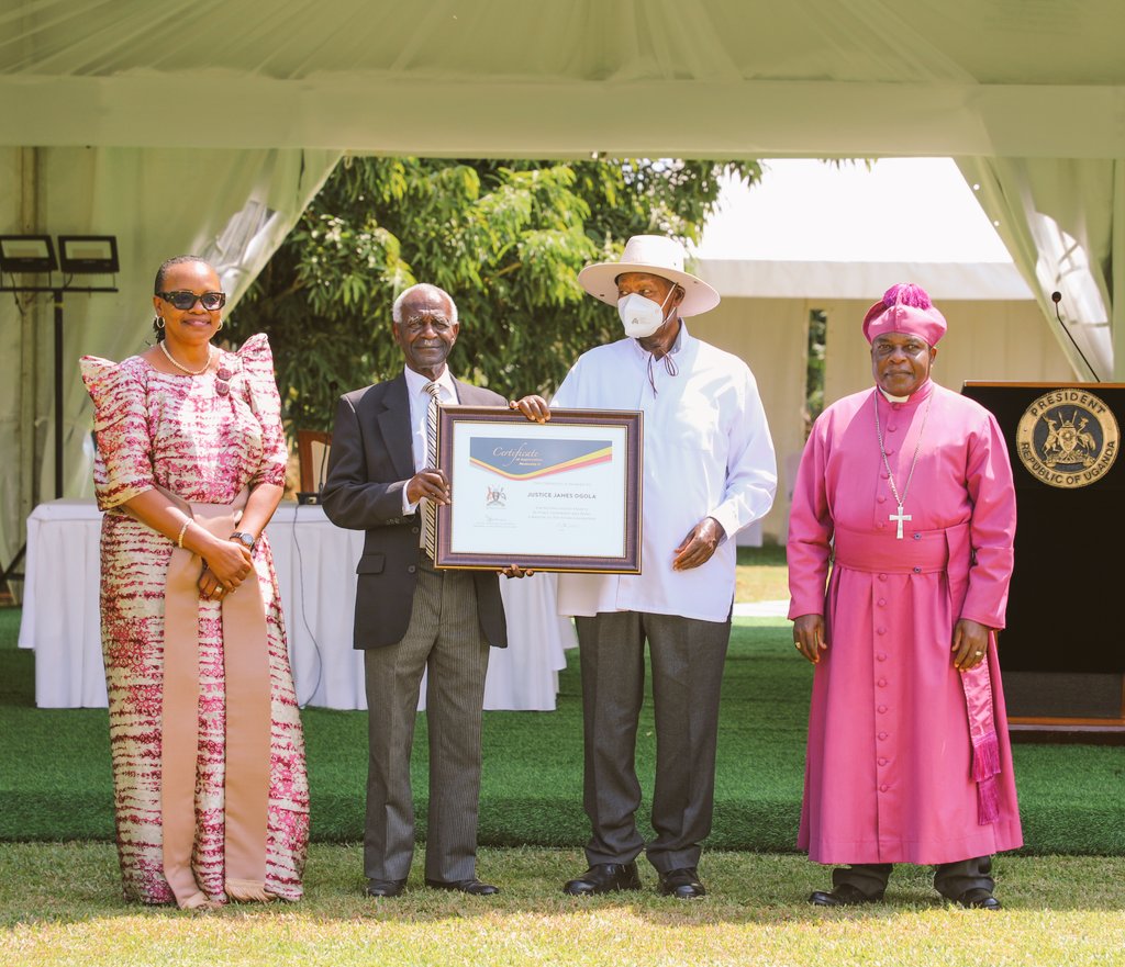 SpecialDuties_'s tweet photo. Today at State House Entebbe, H.E. @KagutaMuseveni hosted the National Mentorship Day Awards. "I congratulate the awardees for their great work in building Uganda, from health workers, entrepreneurs &amp; industrialists to lawyers&amp; intellectuals. This is exactly what we fought for." https://t.co/XOtq97vQU2