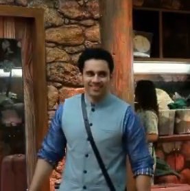 Kya se kya hogaya dekhte dekhte 😭 
Why he has done to his pretty face 🔪

#Abhishekbajaj #BiggBoss19 #BB19