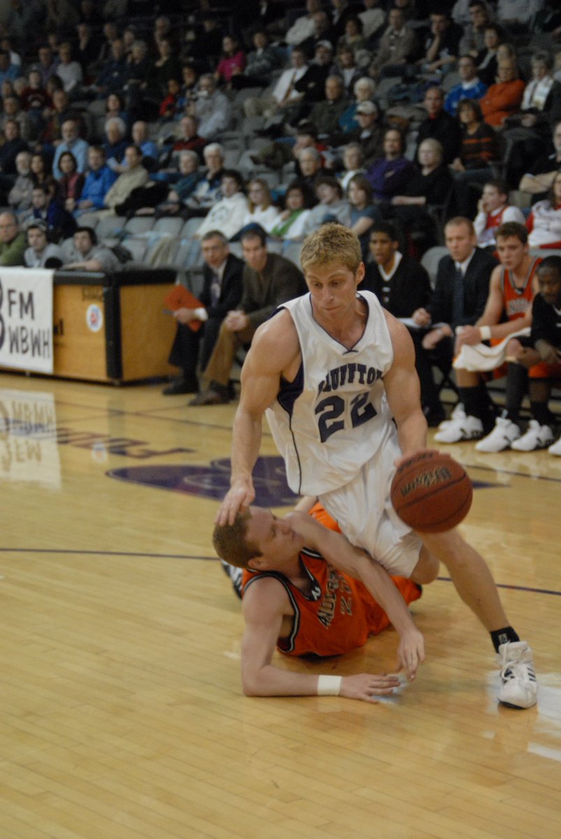 BlufftonUMbk's tweet image. #ThrowbackThursday to Founders Hall HCAC play 👀🔥

#STAC 🪵
🟣⚪️🦫