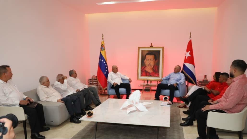 Grato encuentro con el hermano de #Cuba y líder venezolano, Diosdado Cabello Rondón, secretario general del <a href="/PSUV/">PSUV</a>. Le trasladamos todo nuestro respaldo y compromiso con la Revolución Bolivariana y su pueblo. Hoy firmamos una nueva ruta de trabajo entre ambos Partidos.