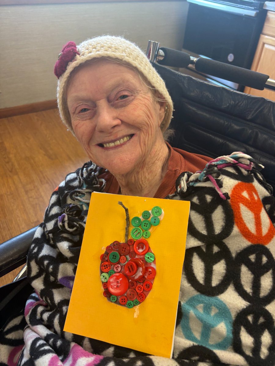 AzriaHealth's tweet photo. We had fun creating and framing our button apples! We can't wait to hang them up all around #AzriaHealthWinterset! 🍎

#AzriaHealth #Craft #ButtonCraft #ButtonApples https://t.co/ED1YhRRZKw