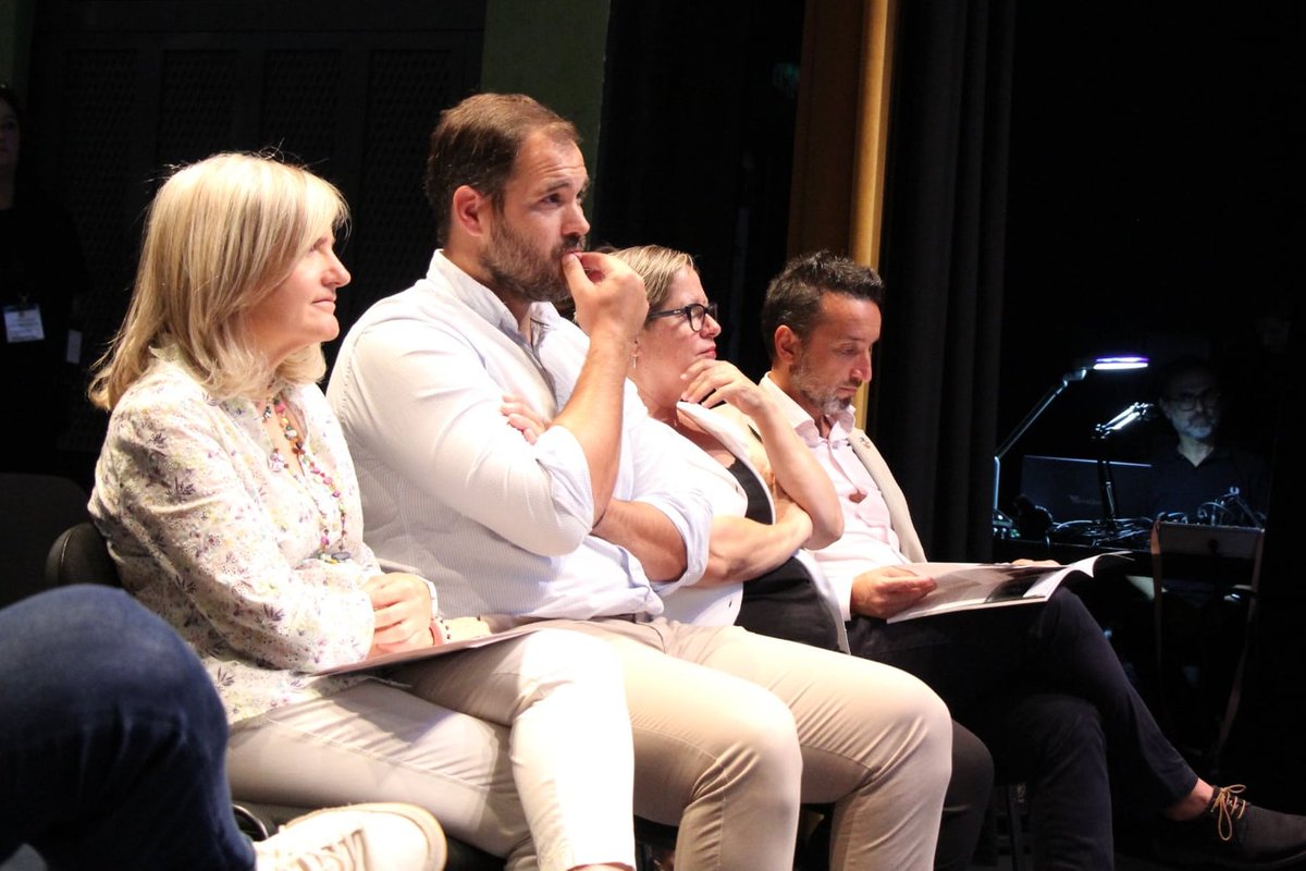 Con más de 400 abonados, el teatro Nuevo Calderón de Montijo es un ejemplo de cómo la cultura late y dinamiza la vida en nuestros pueblos.   

Desde la <a href="/Junta_Ex/">Junta de Extremadura</a> seguiremos respaldando espacios como este, porque la cultura debe estar presente en cada rincón de Extremadura.