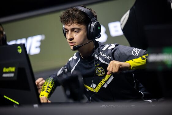 [SOURCES] ExoTiiK 🇫🇷🇷🇺 is excepted to stay in the hive for the RLCS 2026. 

Team Vitality 🇫🇷 is looking to lock in its roster as soon as possible ahead of the RLCS. 

The hive 🐝 aims to pair their French duo with FirstKiller 🇺🇸, the organization’s current number one target.