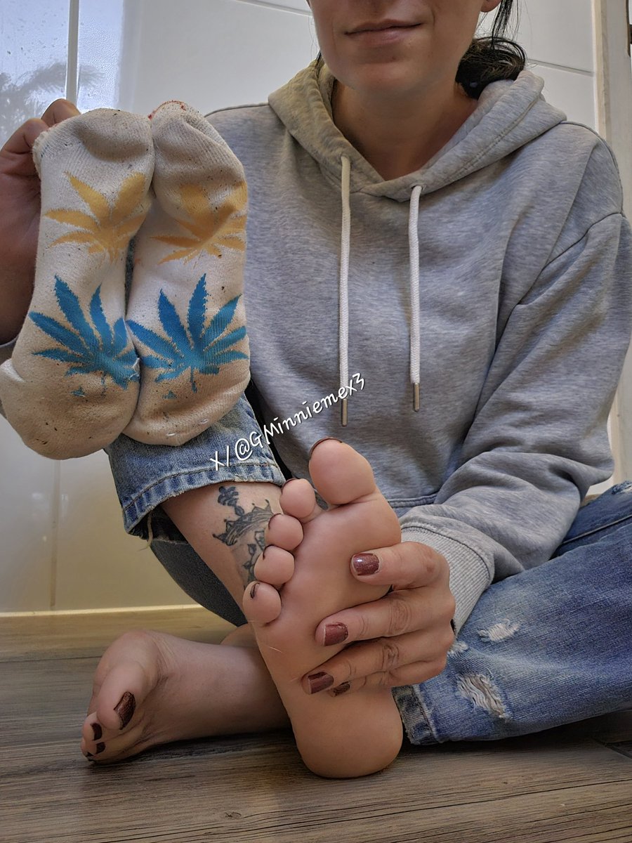 Task-Rt-Game
1,5Std bis 21 Uhr
✍️jeder 3
✍️/Min gefüllte 💩🧦im Mund behalten
🔄/25ml Wasser für Sockentee
❤️/1€+ 2 Schläge mit Apfel in Socken
#rtgame