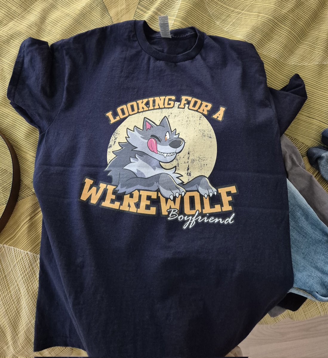 Forgot to post it, but I got some loot from Megaplex! Saw this shirt and I couldn't resist. It's like it was made for me! Gonna be my con shirt in the future for sure 😇