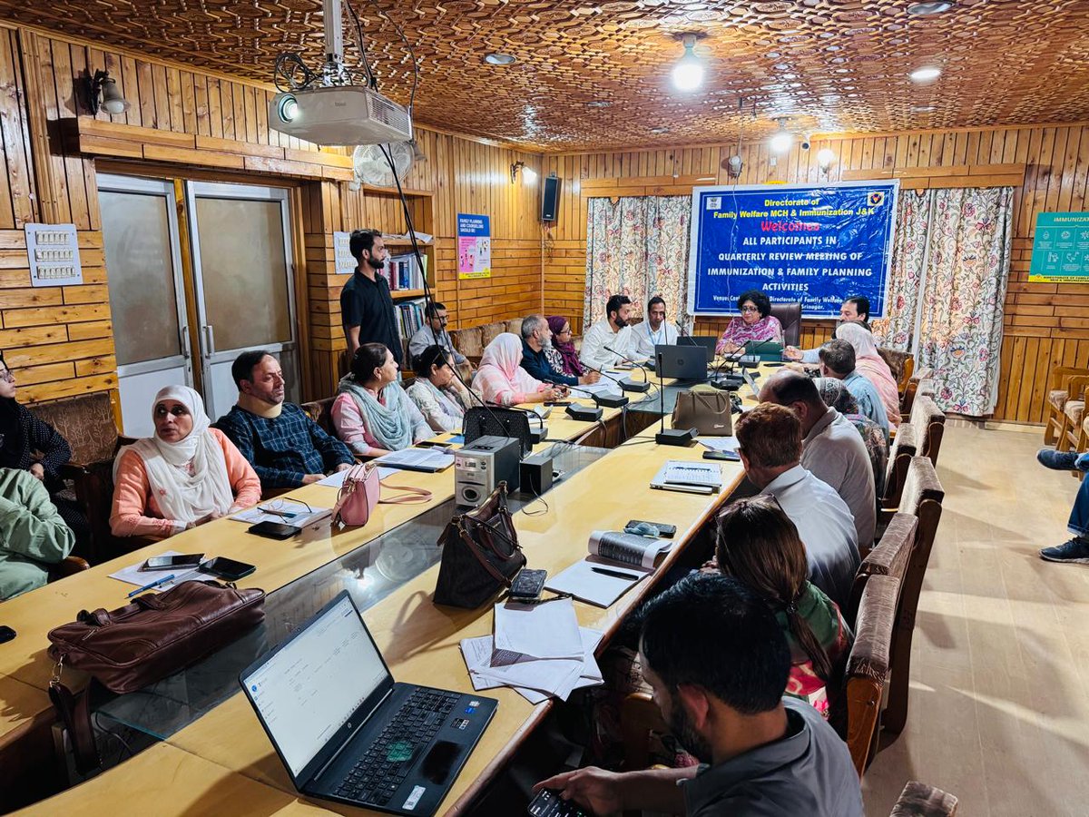 FamilyMch's tweet image. 📅 *18 September 2025* 
Director Family Welfare, Dr Poonam Sethi chaired an introductory &amp;amp; review meeting on #RoutineImmunization &amp;amp; #FamilyPlanning activities of Kashmir division with SEPIO, SMEMO, DyCMOs, DIOs, WHO SMO &amp;amp; UNDP PO. 
Spotlight on #SwasthNariSashaktParivarAbhiyaan