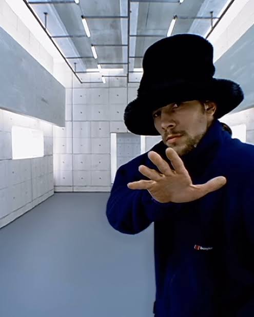 I couldn't stop thinking about this image so I had to draw it ❤️🐇