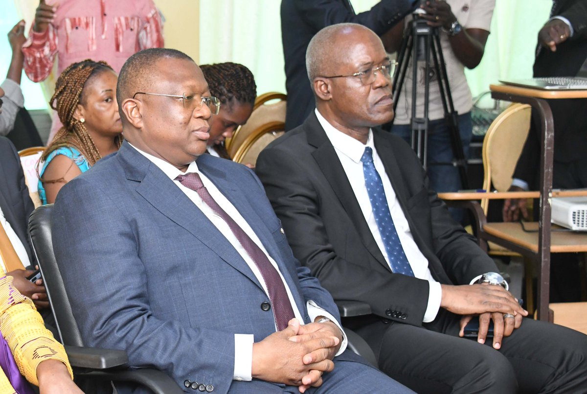 MINCOM_CI's tweet image. 📰 Présidentielle 2025 : le Ministre Amadou Coulibaly a lancé le portail d’information de l’#AIP dédié au scrutin.
Objectif : une info fiable, impartiale et vérifiée pour citoyens, journalistes et observateurs.
Une avancée pour transparence et démocratie.
#Présidentielle2025