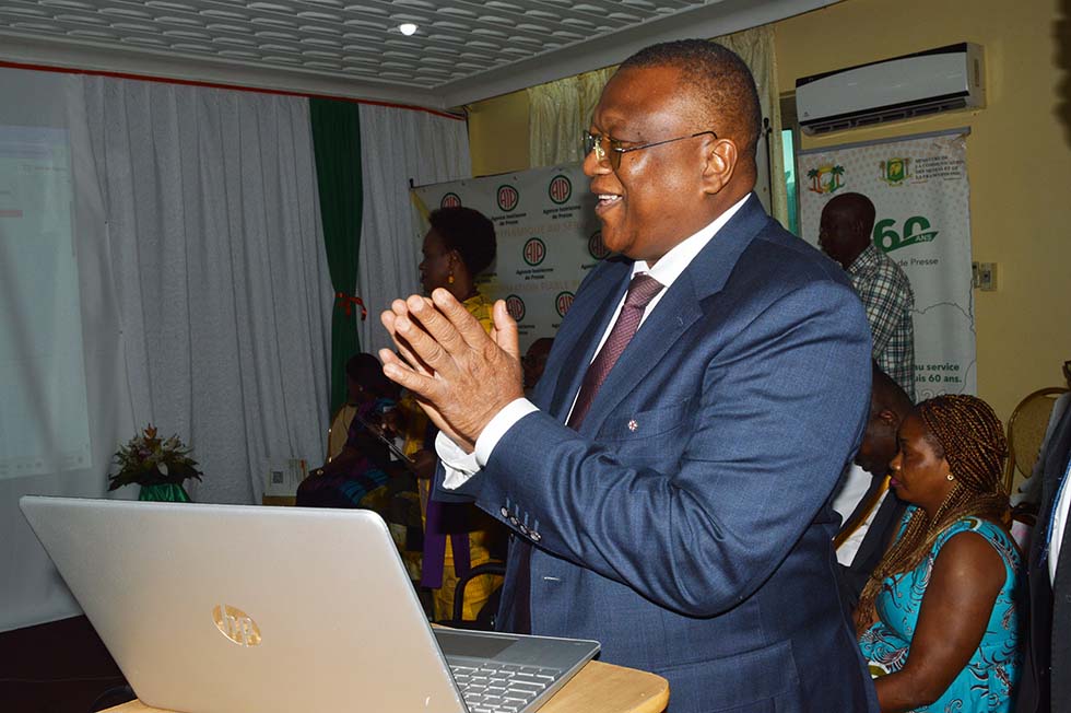MINCOM_CI's tweet image. 📰 Présidentielle 2025 : le Ministre Amadou Coulibaly a lancé le portail d’information de l’#AIP dédié au scrutin.
Objectif : une info fiable, impartiale et vérifiée pour citoyens, journalistes et observateurs.
Une avancée pour transparence et démocratie.
#Présidentielle2025