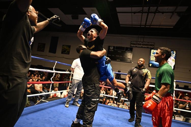 forthoodarmy's tweet image. 🥊Fight Night: Return 2 The Ring returned to The Great Place bigger and better, boasting an even bigger crowd ringside and viewers online!

Read more in this week&apos;s Fort Hood Sentinel.
forthoodsentinel.com/news/going-for…

#FortHood | #FortHoodNews | #FortHoodFightNight | #FortHoodEvents