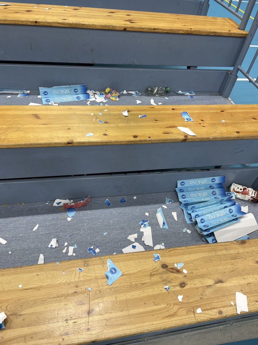 flaut av drammen supportene å stikka fra hallen sånn som dette, Drammen folket leve opp til byen sitt rykte ja…