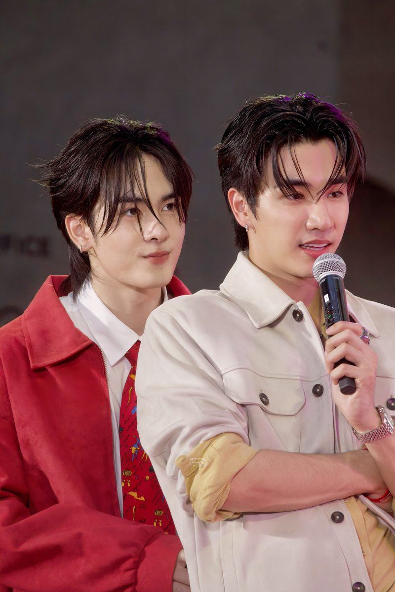 แมวพี่เพิร์ธซนอะไรรรร😼

PERTHSANTA DOMIIA AT DOIKHAM
#ICEPOPFreezeFreshxPerthSanta
#PerthSanta #เพิร์ธแซนต้า
#PerthTanapon #Santapp
