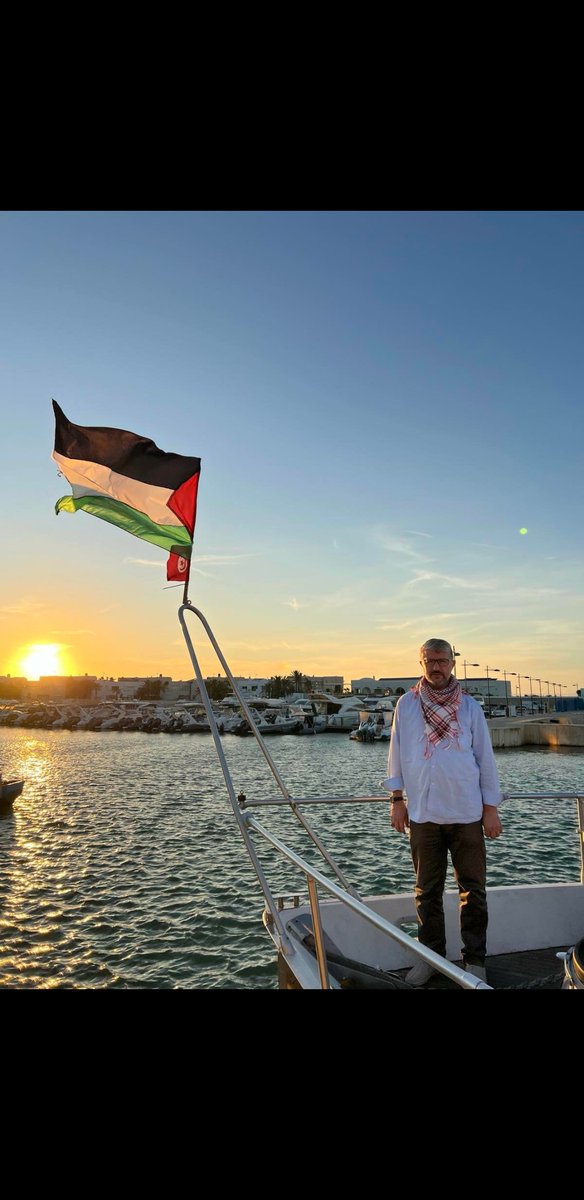 Senin taleben olup derslerinden istifade ettiğim için bir kez daha şükür ettim, biz razıyız Allah razı olsun hocam. <a href="/m_eminyildirim/">Muhammed Emin Yıldırım</a>