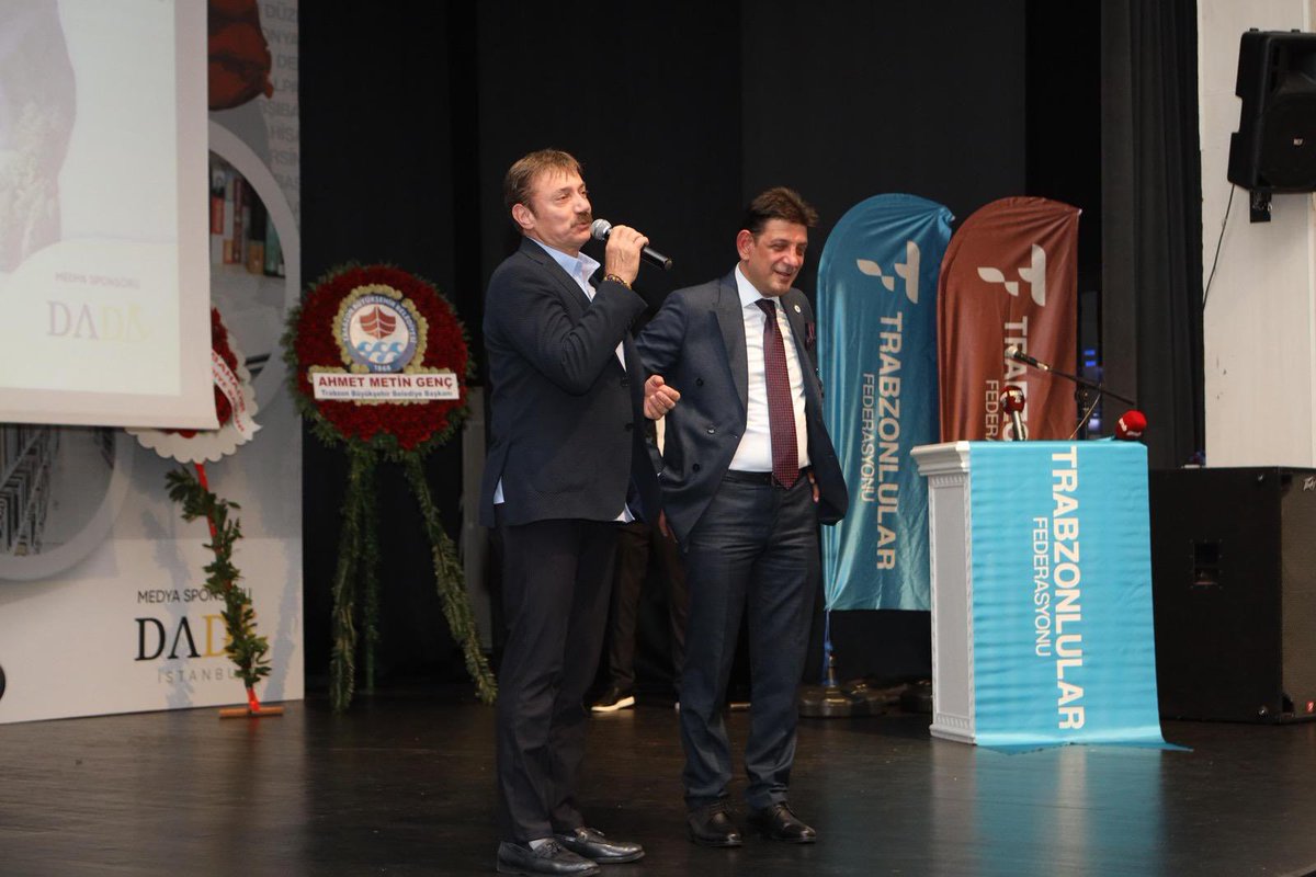 Bugün Trabzon’un 18 ilçesinde, şehitlerimizin aziz hatırasını yaşatacak 18 kütüphanenin toplu açılış törenini gerçekleştirdik. 

Her biri vatanı için canını seve seve feda eden kahramanlarımızın adını, gençlerimizin eğitiminde, kitapla, ilimle ve irfanla yaşatmak gerçekten çok