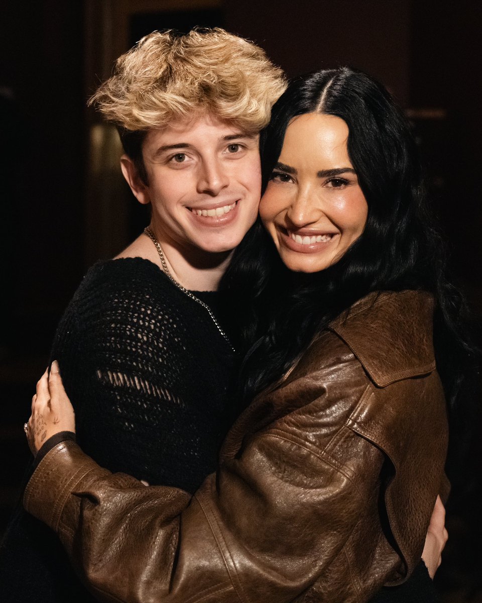 mattsobral's tweet photo. after 17 years i finally got to meet one of the most important people in my life. can’t find words to explain how much you mean to me and what you’ve done thru your music. so happy to have that smile that brought me so much light next to mine.
te amo @ddlovato ♡ https://t.co/xXQWv8FVU6