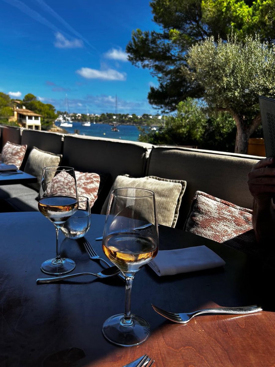 Whatever you are up to, have a great evening from sunny Spain - and stay classy 😀