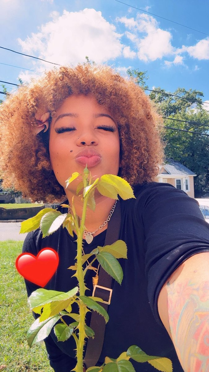 EeshyPeach1220's tweet photo. She obviously grew this tall because she wanted some kisses too๐ฅฐ๐๐luhh youu girlie #Rosebud #LateSummerBloom #Roses #Flowers https://t.co/LGmI7yOE6i