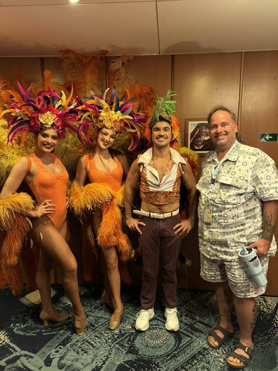 WavemastersGrp's tweet image. Was able to get a picture with some of the awesome MAS Paradise dancers.  They were awesome. #cruise #cruisebrothers #wavemasters #vacation #travel #getaway #inclusive #island #ocean #relaxing #Margaritaville #Margaritavilleatsea