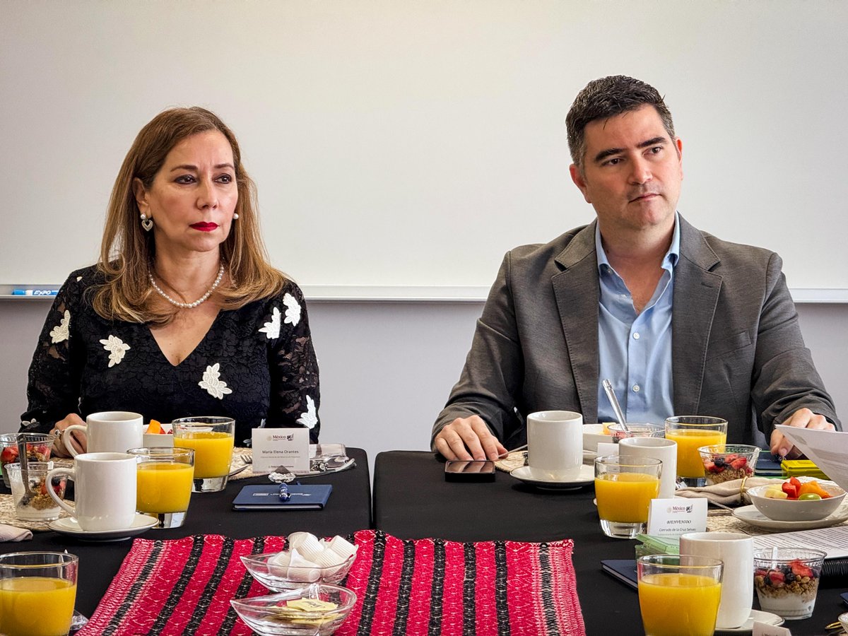 Como parte de nuestra misión de fortalecer los vínculos entre Chiapas y Houston, esta mañana recibimos la visita del Secretario de Economía y del Trabajo, Luis Pedrero González y del Subsecretario de Comercio <a href="/ConradoDLCrz/">ConradoDLC</a>  del estado de Chiapas.