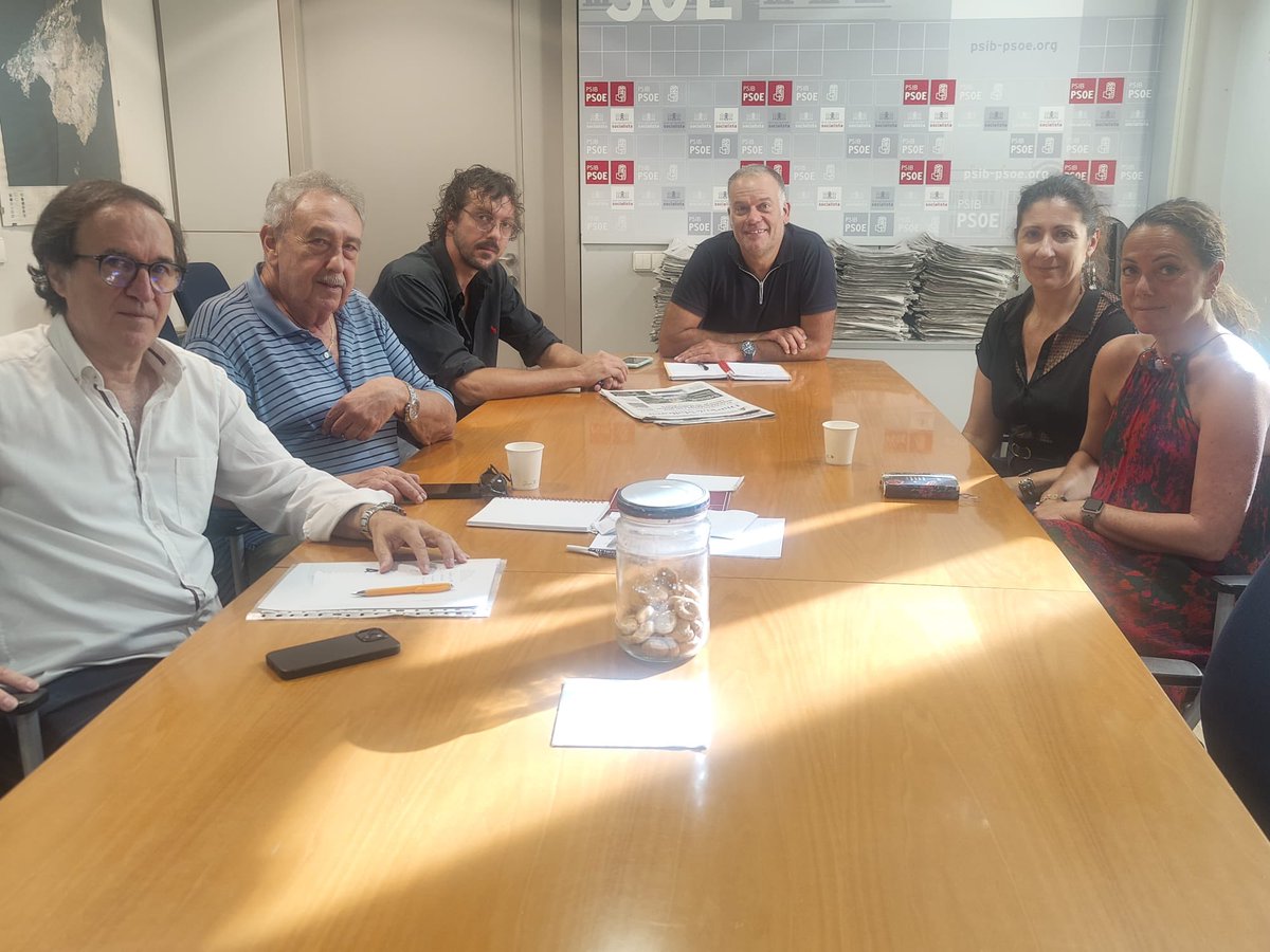 Avui des del <a href="/GPSocialistaIB/">Parlament PSIB-PSOE</a> ens hem reunit amb <a href="/AFEDECO/">A F E D E C O Patronal mayoritaria.</a> per parlar dels reptes, fortaleses i desafiaments del sector comerç, un sector clau de la nostra economia i de la vida de les nostres ciutats i pobles.