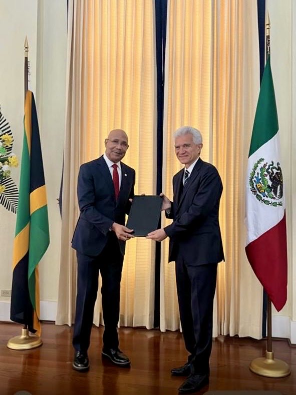 Embassy of Mexico in Jamaica (@embamexjam) on Twitter photo <a href="/EmbaMexJam/">Embassy of Mexico in Jamaica</a> has the honour to inform that Mr. Roberto Canseco has presented his Letters of Credence to H. E. the Most Honourable Sir Patrick Allen, Governor-General of Jamaica, thereby formally accrediting him as Ambassador Extraordinary and Plenipotentiary of Mexico to Jamaica. <a href="/EmbaMexJam/">Embassy of Mexico in Jamaica</a> has the honour to inform that Mr. Roberto Canseco has presented his Letters of Credence to H. E. the Most Honourable Sir Patrick Allen, Governor-General of Jamaica, thereby formally accrediting him as Ambassador Extraordinary and Plenipotentiary of Mexico to Jamaica.