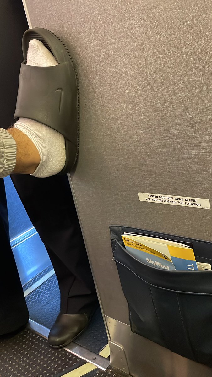 Need a pig to reimburse my first class upgrade. Step up nerds 

OnlyFans.com/mastercolton
