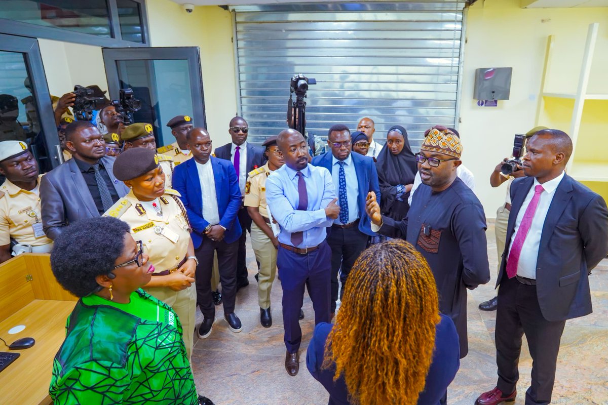 This morning, alongside the Permanent Secretary, Dr. Magdalene Ajani, and the Comptroller General of the Nigeria Immigration Service (NIS), Kemi Nanna Nandap, I inspected the newly-built Centralised Passport Personalisation Centre at the NIS headquarters in Abuja.

Together with
