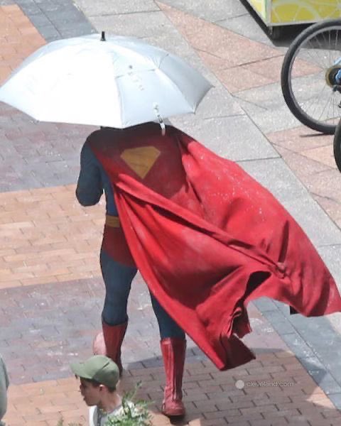 gjrlikeme's tweet photo. i love these pictures it’s like a superman sighting https://t.co/w1ZZ3fIyR2