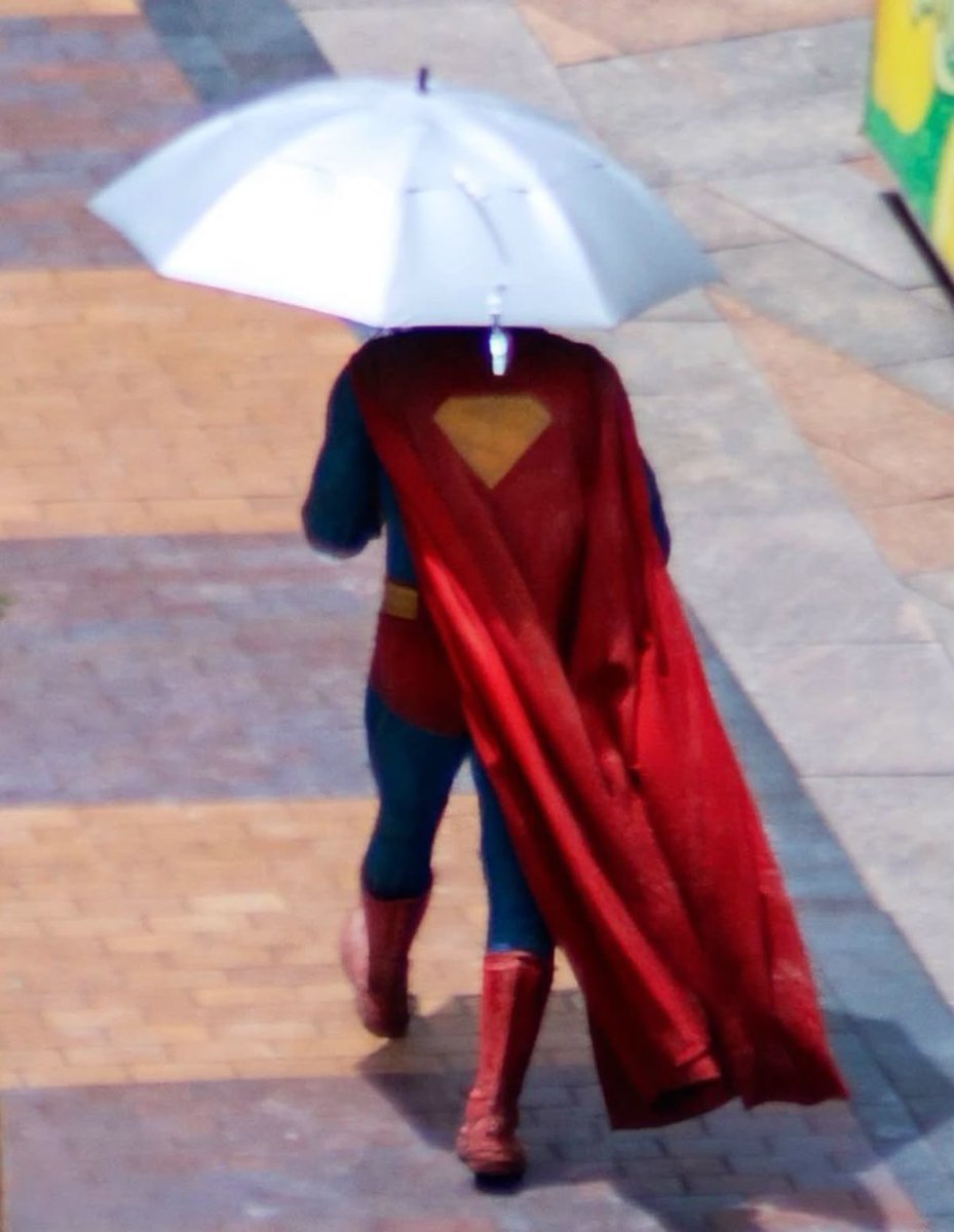 gjrlikeme's tweet photo. i love these pictures it’s like a superman sighting https://t.co/w1ZZ3fIyR2