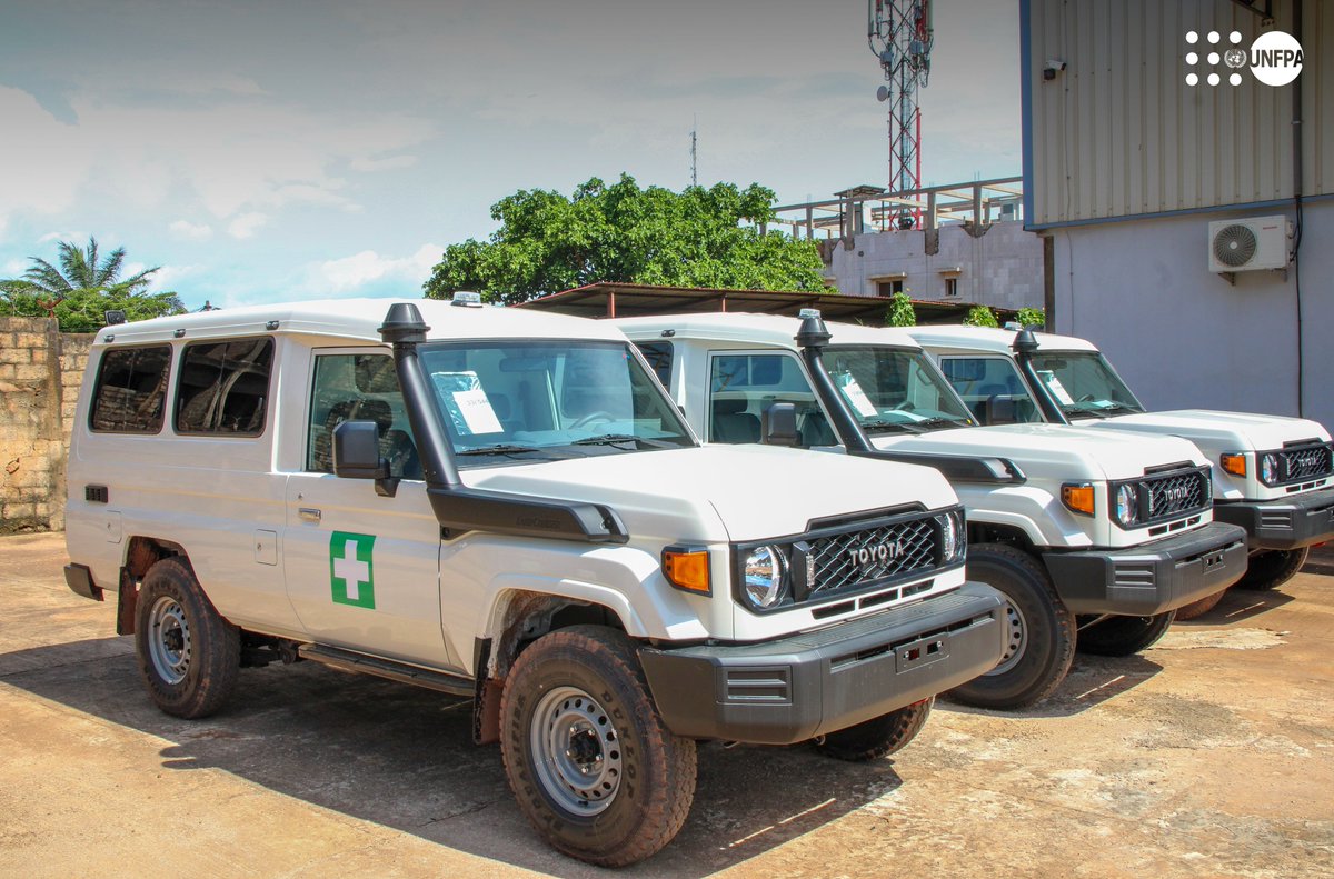A huge boost for Guinea-Bissau's health system! <a href="/UNFPAGNB/">UNFPA Guinea-Bissau</a> just donated 3 fully equipped ambulances, 44 delivery kits, and 80 tablets to the Ministry of Public Health. This life-saving equipment will help reduce maternal &amp; newborn deaths and improve health data management in GB 🇬🇼