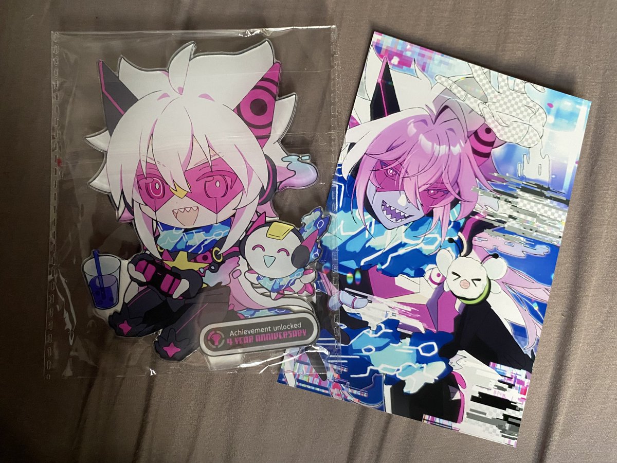 Got my celebratory #Cyyu standee and mini print today! 
Happy 4yrs! Can’t believe I’ve been watching you for so long 🫶🏻

🎨:  <a href="/n4391/">Enaki</a> You did amazing! Can’t wait to have this lil guy on my shelf!