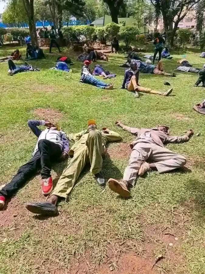 Maryian96's tweet image. Sometimes i really feel for men, for a man to eat he has to labour,if he doesn't have a job he will sleep hungry,no luck no favours just hard labour,a lady can manuever and get food but no shortcuts for men may God always remember you my brother's we see it🥰🥰🥰