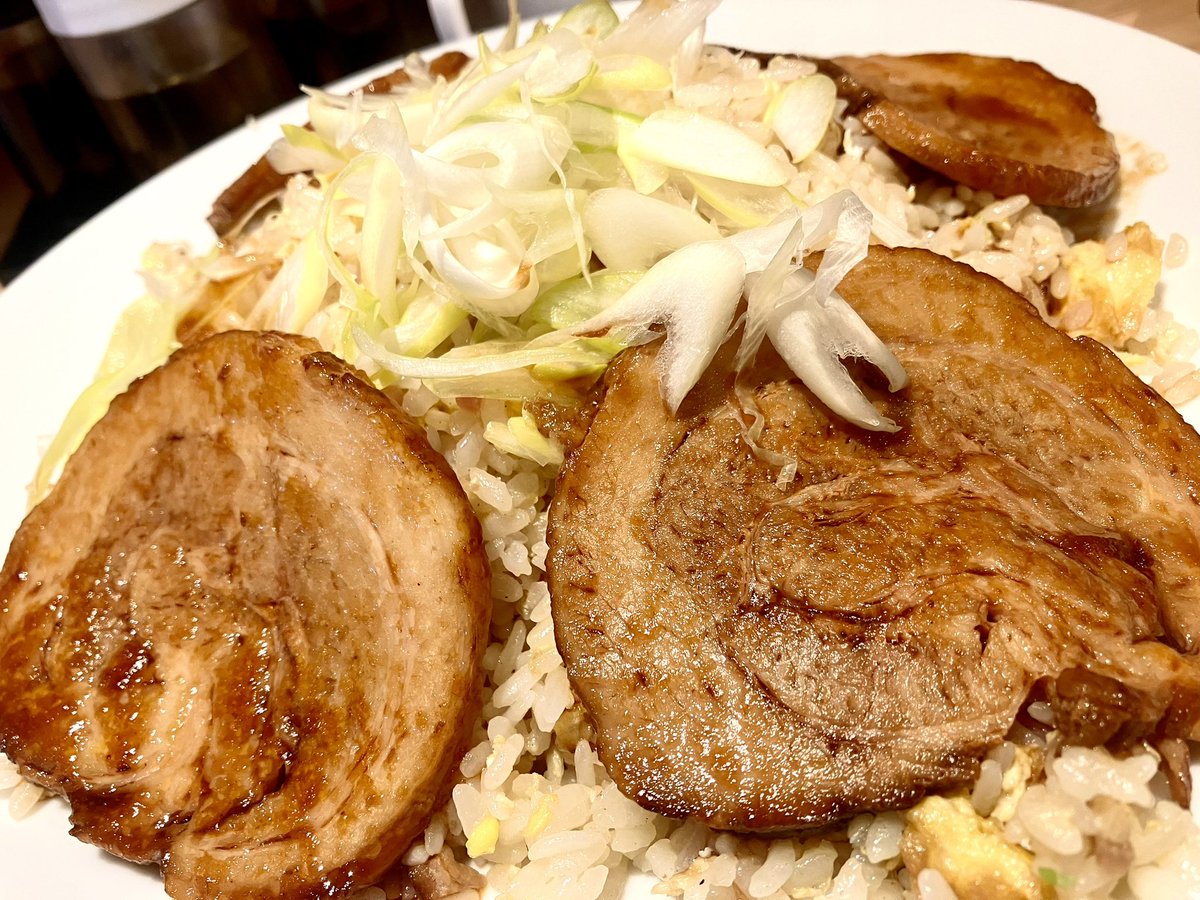今日は満龍でチャーシュー炒飯を食べた。ジャンボにして食べてお腹いっぱいになりました。