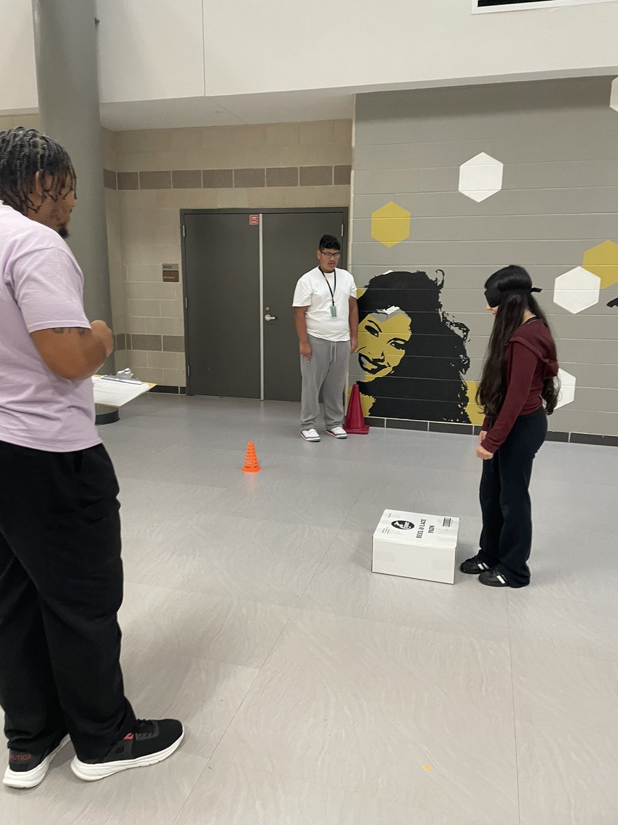 Mr. Cooper’s Principles of Health Science students got to experience the importance of clear verbal communication while also partaking in some fun and friendly competition. #SciPark <a href="/CypressParkHS/">Cypress Park HS</a>